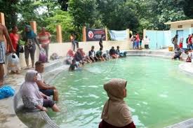 Paket wisata biasanya memiliki jangka waktu tertentu. Pemandian Air Panas Krakal Ramai Pengunjung Antara Jateng