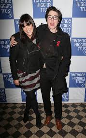 Hang in there, or go ahead and contribute one. Anna Richardson Admits She Competes With Girlfriend Sue Perkins To Stay Trim Huffpost Uk