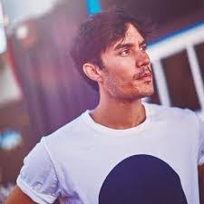 Elinor Ryan's Instagram, Twitter & Facebook