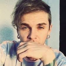 Chris Brewington's Instagram, Twitter & Facebook