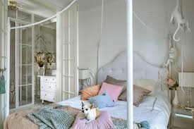 Zobacz najciekawsze publikacje na temat: Styl Glamour Mieszkanie Klaudii Halejcio W Bieli I Zlocie Weranda Pl