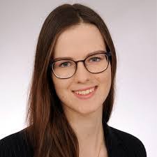 Linda Thole's Instagram, Twitter & Facebook