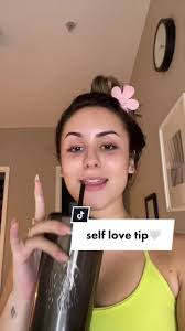 Shannon Callender's Instagram, Twitter & Facebook