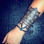 Les filles et les dames ont longtemps hésité à sauter le pas. Tatouage Bras Femme Top 50 Des Modeles De Tattoos Femmes