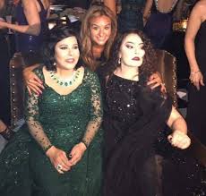 انفصلت الفنانة ياسمين عبد العزيز، عن زوجها رجل الأعمال محمد حلاوة، وذلك عقب تسريب زواجه من الفنانة ريهام حجاج، سرًا منذ أسبوع، ومن المعروف أن زوج الفنانة ياسمين عبد العزيز، هو منتج مسلسل كارمن الذي تشارك فيه ريهام كأول بطولة مطلقة، كما تسرب أيضا، أنه أهداها فيلا فاخرة. Ù†Ø¬Ù…Ø§Øª Ø±Ø¶ÙŠÙ† Ø¨Ù„Ù‚Ø¨ Ø§Ù„Ø²ÙˆØ¬Ø© Ø§Ù„Ø«Ø§Ù†ÙŠØ© Ø§Ù„Ø±Ø§Ù‚ÙŠØ©