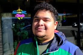 Negocio salvadoreño en LA crea las pupusas mundiales