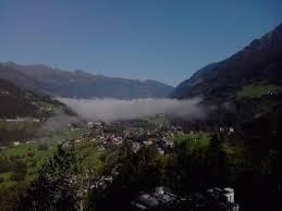 Ob nun schubert, schopenhauer, bismarck oder aber sir arthur conan doyle, die beliebte. Gigantische Aussicht Auf Das Gasteiner Tal Bild Von Haus Hirt Bad Gastein Tripadvisor