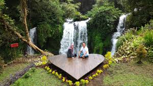 Curug ciherang merupakan salah satu wisata air terjun favorit di kalangan wisatawan. Harga Tiket Masuk Curug Jenggala