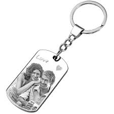 Dans ce rayon, vous allez avoir un grand choix de porte clé personnalisé avec vos photos. Porte Cle Metal Rectangle Gravure Personnalise Avec Photo Et Texte