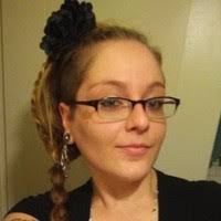 60+ profilů „Nora“