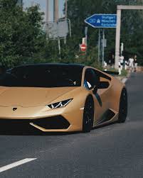 Black And Yellow Lamborghini Huracan Pin De Michael Louis En Premium And Luxury Cars Coches Deportivos De Lujo Autos Deportivos Coches Caros