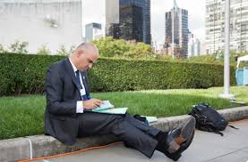 Für ein foto zu posieren. Bryan Druzin On Twitter Swiss President Alain Berset Ruining His Suit For His Country Poitics Switzerland