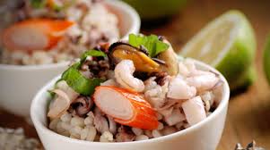 Scopri quello che puoi preparare e scegli dalla lista il tuo piatto. Insalata Di Mare Con Orzo Antipasto Veloce Per Le Feste