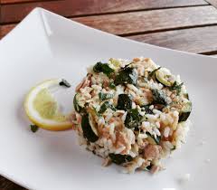 Dal sapore fresco e delicato, è l'ideale durante queste caldissime giornate estive. Riso Freddo Zucchine Tonno Limone E Menta Basilico Secco