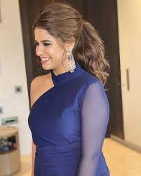 Intimate Wedding Hairstyles That Every Bride Must Surely Consider Hairstyles For Gowns Indian Bridal Hairstyles Engagement Hairstyles