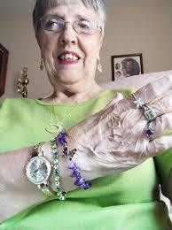 😍😍❤️ bought these earrings then found the pillow the next day🤣