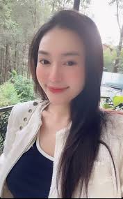 Lan Ngọc về nước bán hàng trên livestream, vẫn chưa trở lại học tại Úc