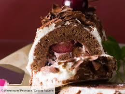 Recette Buche Aux Griottes Facon Foret Noire Ingredients 4 Personnes 4 œufs 100 G De Farine 100 G De Sucre En P Recette Buche Idee Dessert Buche De Noel