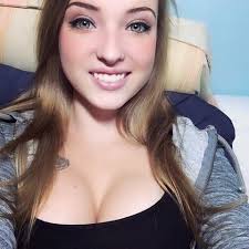 Nhan sắc xinh đẹp của nữ quân nhân Mỹ bị tung “ảnh nóng”