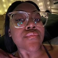 🔥 導演詹姆斯·卡麥隆作為《阿凡達》受到火災:火災和灰灰面臨美國原住民和原住民文化批准的指控。 😳  影評說,這部電影從真實的原住民歷史中借用,同時主打的是白人陣容。 🤔