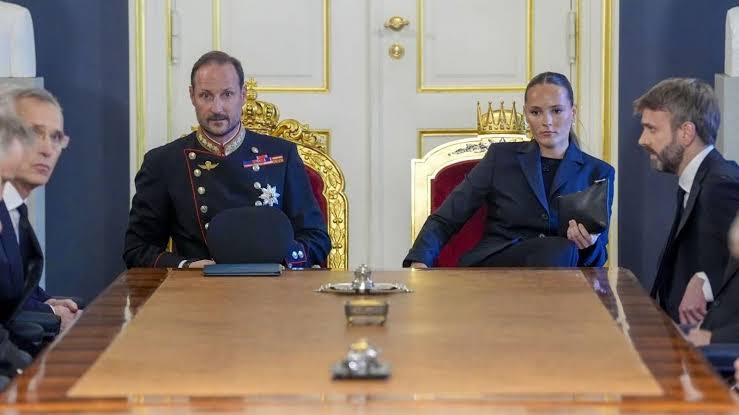 Felipe VI y doña Letizia acuden en Noruega al último adiós a Harald V