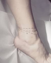15 Estilos De Tatuajes En Los Tobillos Que Te Encantaran Jewelrytattoo Ankle Tattoo Small Tattoos Foot Tattoos