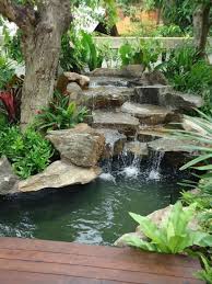 Wasserfall Im Garten Gartendeko Steine Wasserfall Garten Garten Garten Ideen