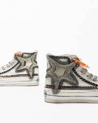 Sneakers con platform ed applicazioni di borchie e pon. Nan Ku Couture Mc 10 White Sneakers Prof Online Store