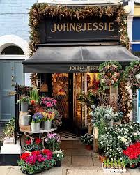 Cantinho 3 Floricultura E Paisagismo Goiânia Go The Flower Shopkeepers On Instagram John Jessie London Explorethepretty Wishing You All A Festive Flower Shop Interiors Flower Shop Flower Shop Design