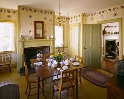 In my early 20's i was in love with primitive colonial decor. Historical Stencils Colonial Dining Room Primitive Homes Primitive Decorating Country