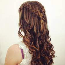 Simple Yet Stunning Homecoming Hairstyles For A Picture Perfect Look Simple Yet Stunning Homecomi Medium Hair Styles Homecoming Hairstyles Dance Hairstyles