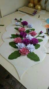 Pin By Lu Pavusa On Caminos De Mesa Y Tapetes Felt Flowers Diy Felt Flowers Felt Crafts