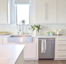 Backsplash White With Extra Long Tubular Pulls White Modern Kitchen Kitchen Remodel Home Kitchens
