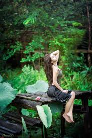 The yem dao was most usually worn underneath a blouse or overcoat, for modesty's sake. Vietnamese Beautiful Girls With Ao Yem And Lotus