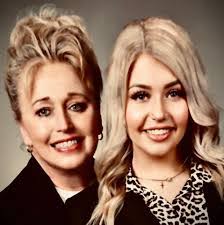 Lori Sperling's Instagram, Twitter & Facebook