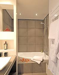 Rent A Parisian Apartment Rue De L Eperon Parisian Flat Corner Tub Corner Tub Shower Bathrooms Remodel