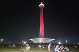 Buat sketsa burung cendrawasih yang bagus. Kawasan Hi Padat Warga Rayakan Hut Jakarta Di Monas Antara News