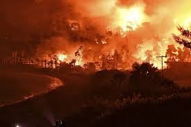 Φωτιά σε εξέλιξη από το απόγευμα την περιοχή του γερμανικού στρατιωτικού νεκροταφείου στον διόνυσο. Mainetai Ektos Elegxoy H Fwtia Perase Sthn Attikh Mhnyma Toy 112 Gia Nees Ekkenwseis Ergoxalkidikhs