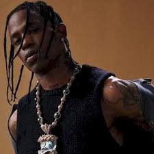 Travis Scott leva filha ao palco durante show em Tóquio