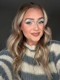 Heather Jahn's Instagram, Twitter & Facebook