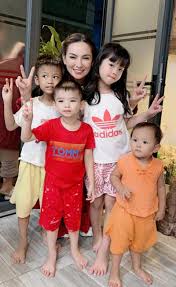 Phương thanh, ngô kiến huy, phú quí, ngọc liên, bạch công khanh, nhóm mtv, 5 dòng kẻ, hồ văn cường, thiêng ngân, tuyết nhung, quỳnh. Pxolhmuptouibm