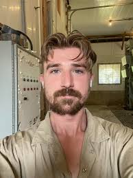 Hi all, new to the group. Any chance anyone can change us in to Smurfs  please, thank you muchly.