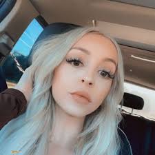 Della Connors's Instagram, Twitter & Facebook