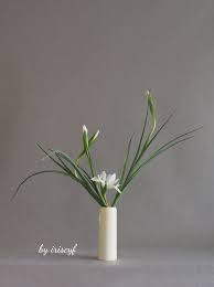 pin by iriscyf on ikebana by iriscyf ikebana flower arrangement flower arrangements floral arrangements