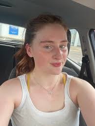 Laura Dawes's Instagram, Twitter & Facebook