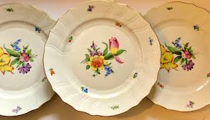 An extensive herend rothschild dinner service 20th century, hungary comprising tureens and covered serving dishes, platters and trays, gravy/sauce servers and cream soups. Handpainted Herend Printemps Dinner Plates Set Of Six 6 Etsy Herend Plates Classic Plates