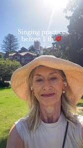 Happy Sunday! My last walk in my local park before I jet off tonight..  destination London ♥️I’ll be keeping you in the loop but if you want the  inside scoop