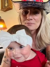 Could someone please remove this dark shadow?🦋 I would be eternally  grateful