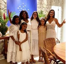 A apresentadora da tv globo, gloria maria está aproveitando as suas férias na europa para registrar momentos fofos. Portal Deamazonia Gloria Maria Rebate Comentario Sobre Cabelos Das Filhas Se Preocupe Com A Sua Vida