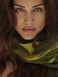 Evelyn Souza's Instagram, Twitter & Facebook